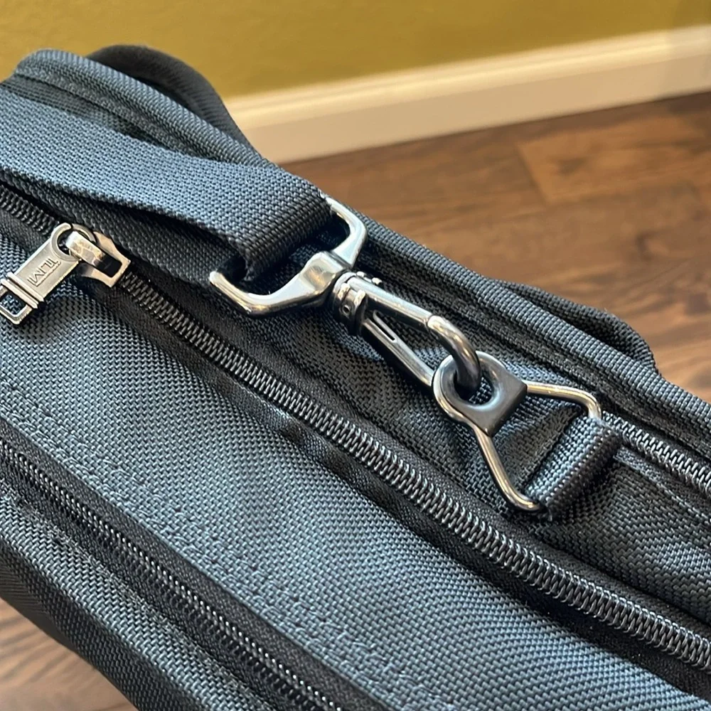 TUMI Alpha Ballistic Nylon Expandable Multipurpose Travel Bag Black briefcase